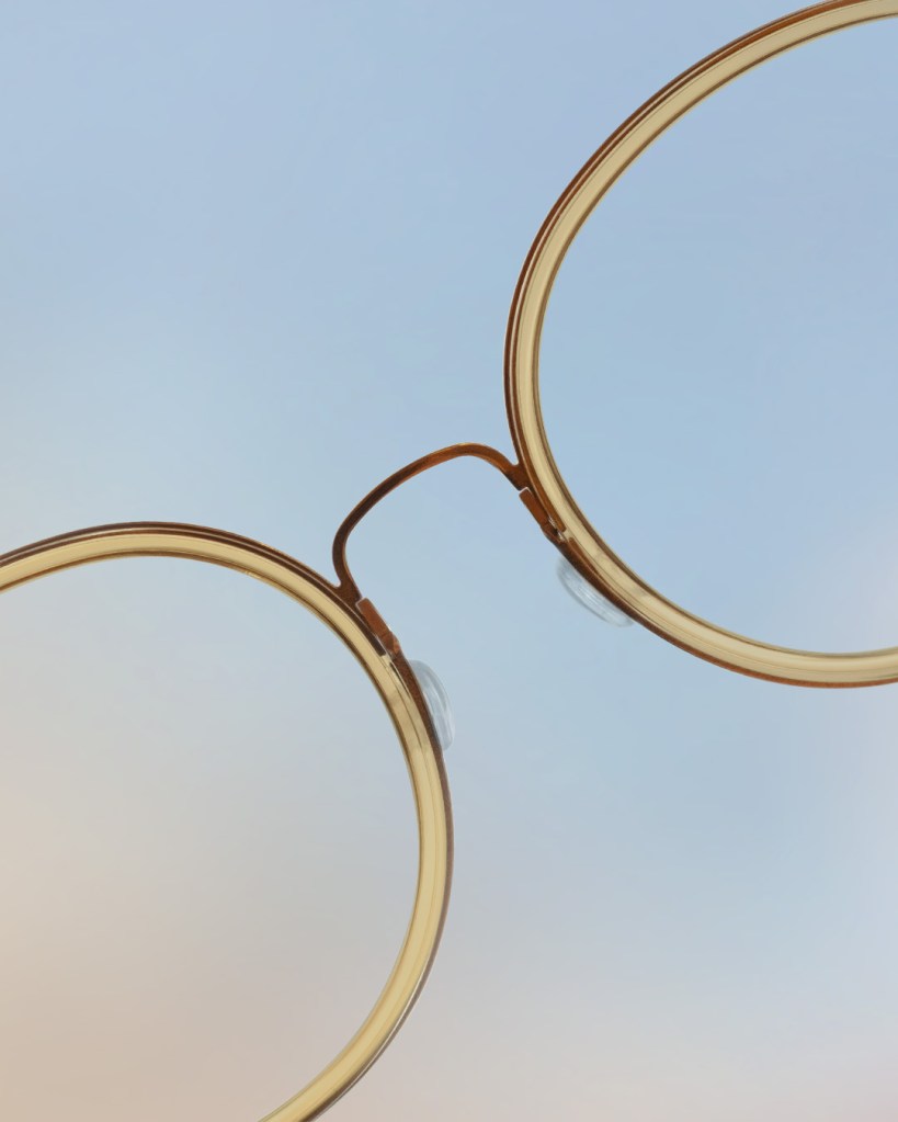 Showcasing an eyewear design with a subtle interplay of titanium and acetate that create a captivating visual appeal #VisionaryByDesign #LINDBERG #LINDBERGeyewear

Model: 5804
Colour: P60, K223